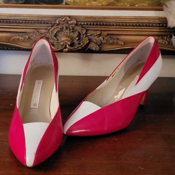 Adorable patent leather kitten heels - Picture 11 of 16